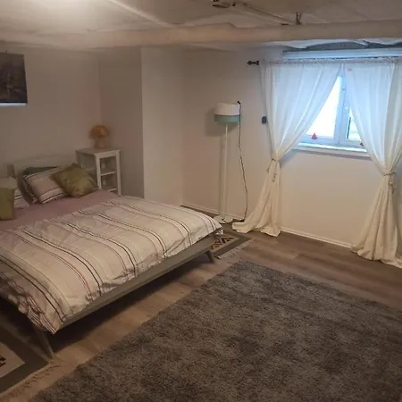 1 Oder 2 Monteurzimmer Nahe Flughafen Homestay
